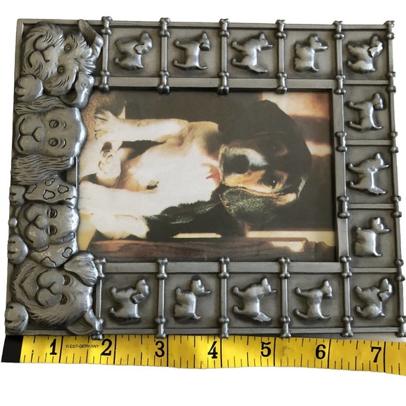 Photo Frame Dog 7x6" Metal Silver Toned Relief 3D Border Vertical Picture - Picture 4 of 4